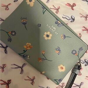 Coach wristlet brand new